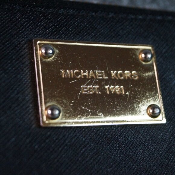 Michael Kors Essential Zip Around Wallet Black Leather Phone Card Wristlet - Picture 2 of 5